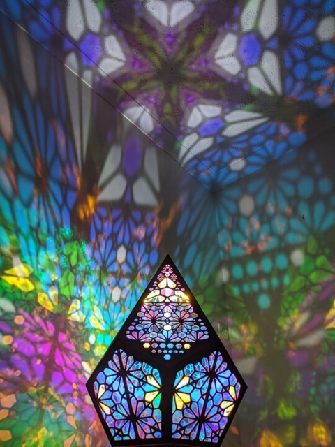 Stained Glass-Style LED Table Lamp with Mosaic Pattern