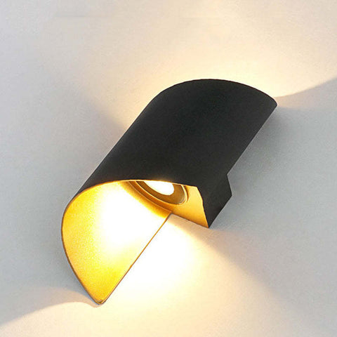 Modern Spiral Wall Light with Integrated LED Illumination and Sculptural Design